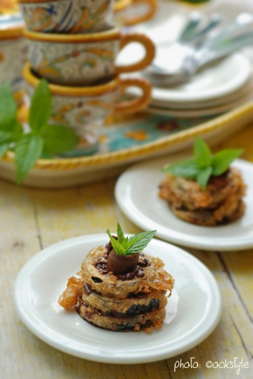 Fried Eggplants with Chocolate and Minth | Recipe & Photo: ©OrsolaCirielloKogan