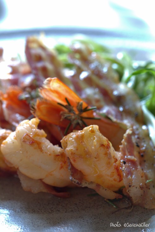 Surf & Turf :: King Prawn with Crunchy Guanciale on Salad :: Sale e Pepe Magazine | Recipe and Food Styling: Orsola Ciriello Kogan | Photo: ©SerenaEller