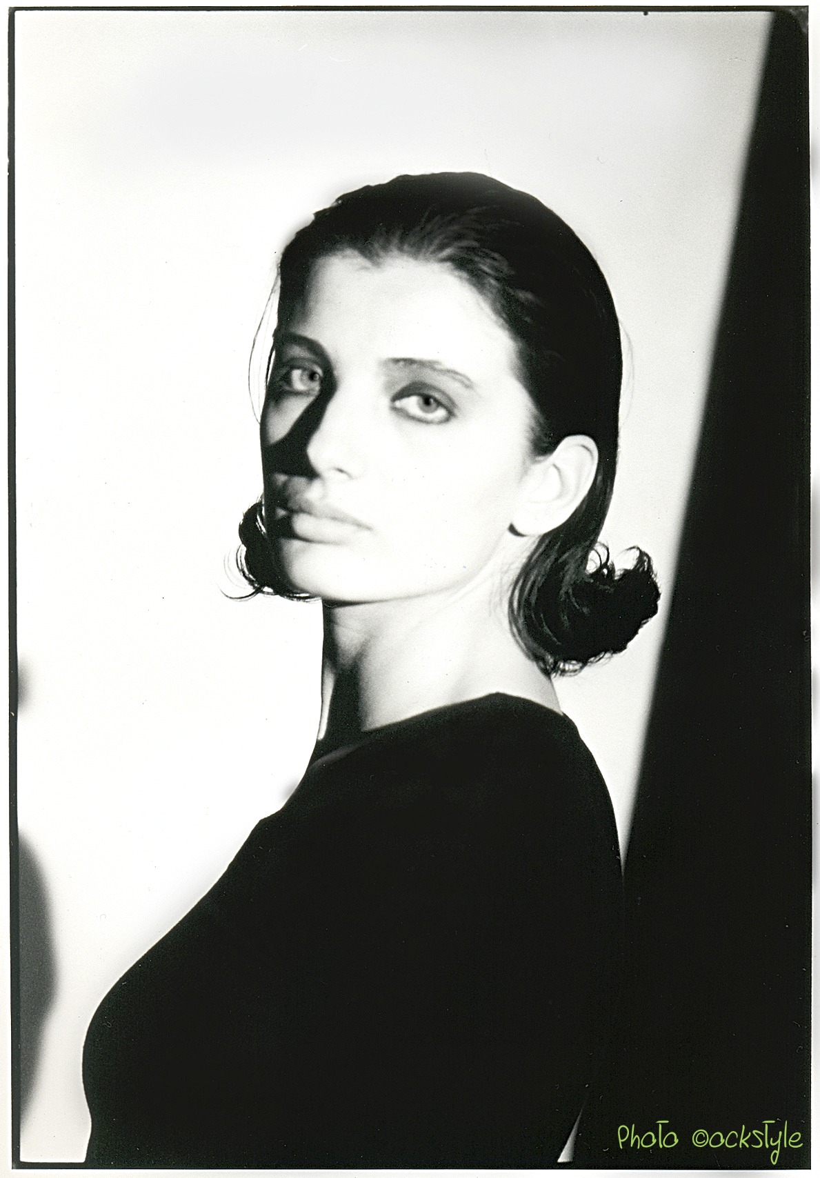 Black & White Portrait: Manuela in studio ©OrsolaCirielloKogan