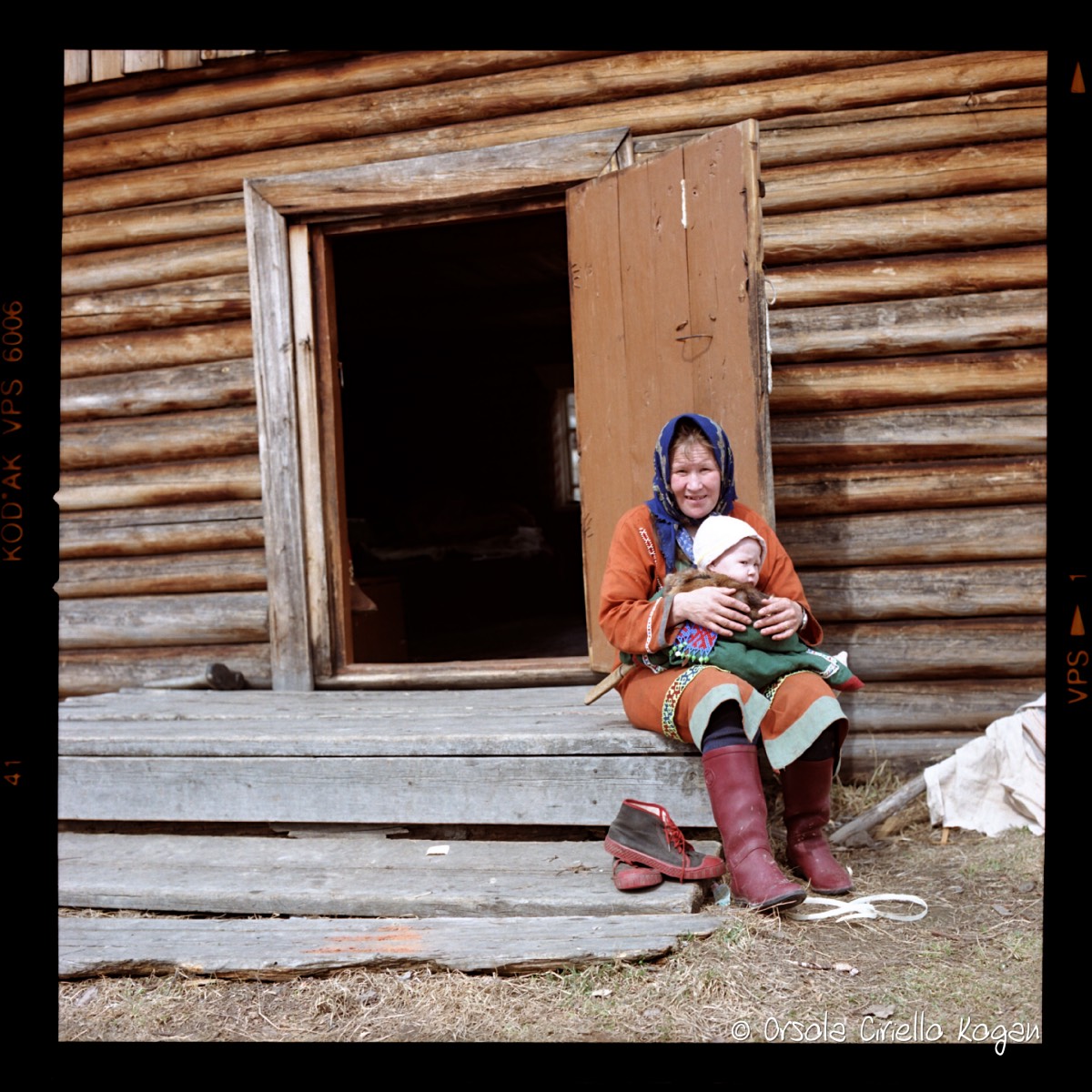 Hasselblad Collection :: Lady with a baby by the Irtysh River (Siberia) | Photo: ©OrsolaCirielloKogan