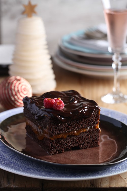 "Time to Party" Holiday Chocolate Cake with Rosé Sparkling Wine #orsolaciriellokogan #simonascarone #rosangelagiannoccaro